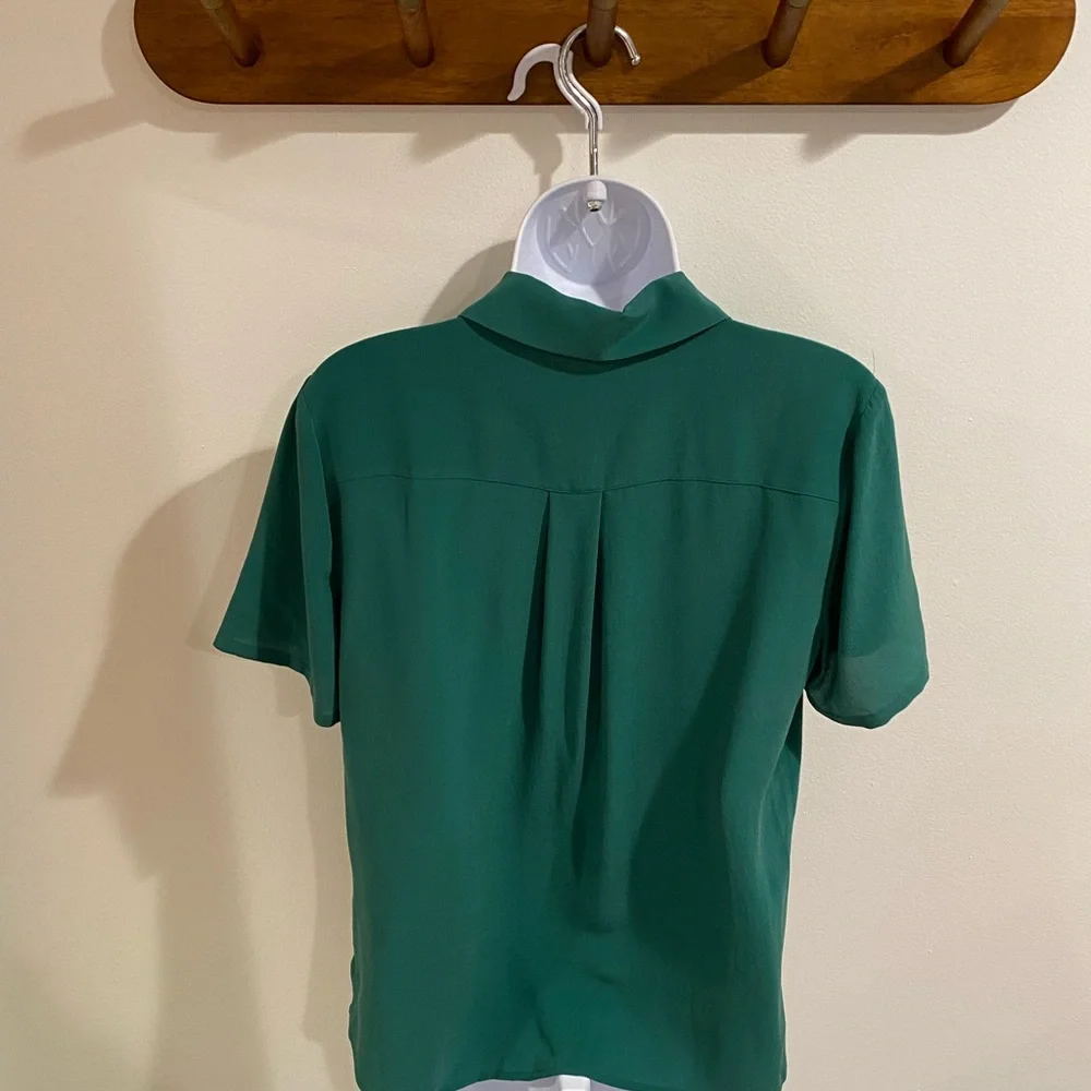 100% Silk Blouse ModCloth Green Camp Shirt Medium - Picture 6 of 8